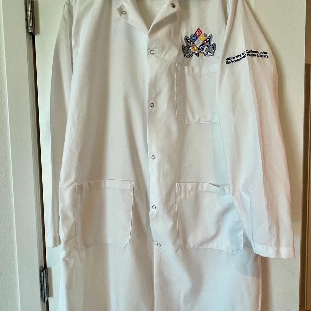 UC Irvine Biomedical Engineering Environment Health Safety Lab Coat size medium